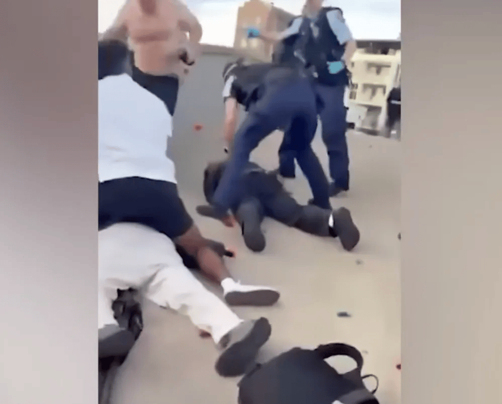 澳大利亚海滩枪击事件两名枪手为父子关系<strong></p>
<p>区块链挖矿价格</strong>，父亲50岁，儿子24岁！一名路人冒险夺枪反击，身中两弹，需接受手术