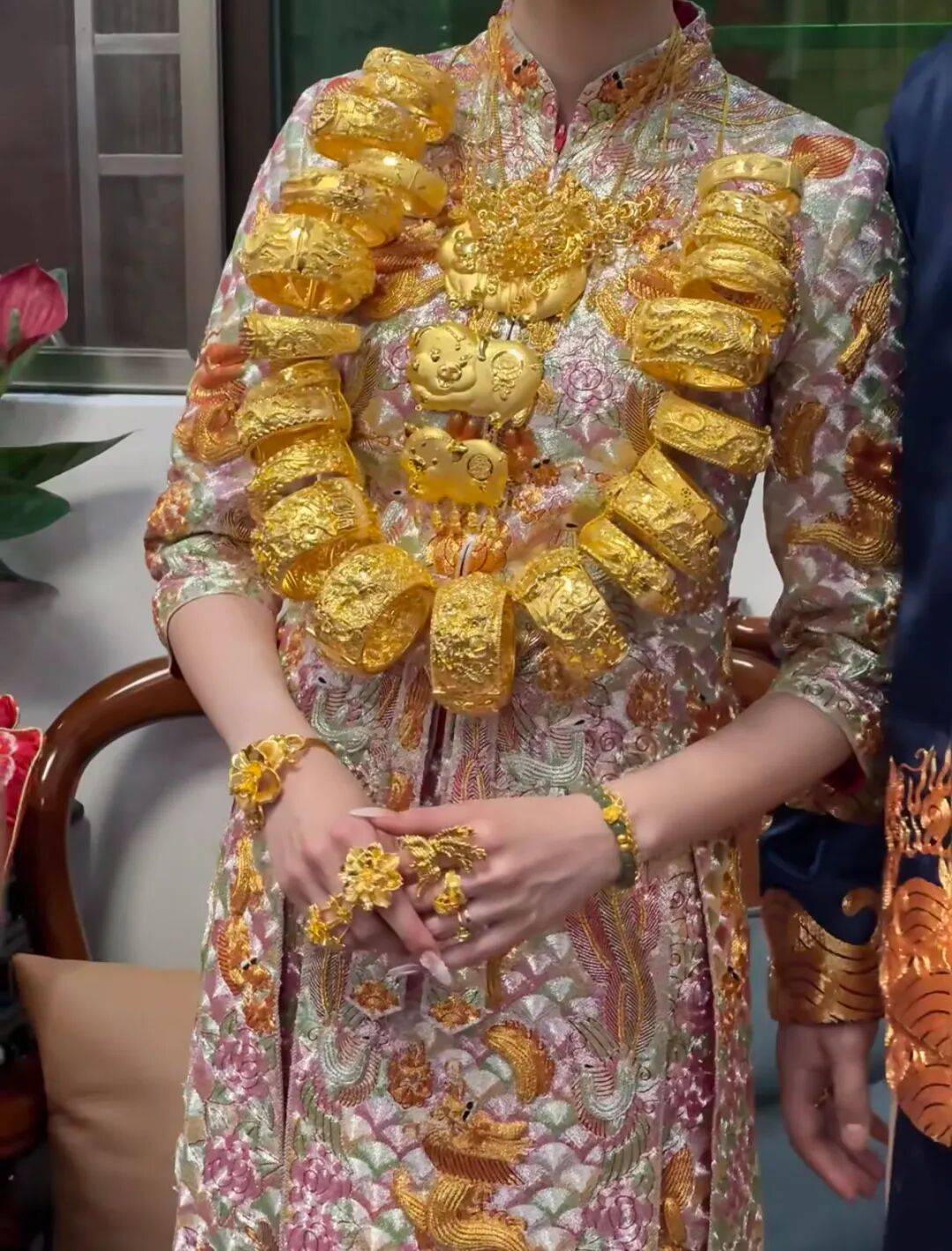 潮汕老板卖0.1克黄金<strong></p>
<p>区块链挖矿价格</strong>，今年已进账62亿