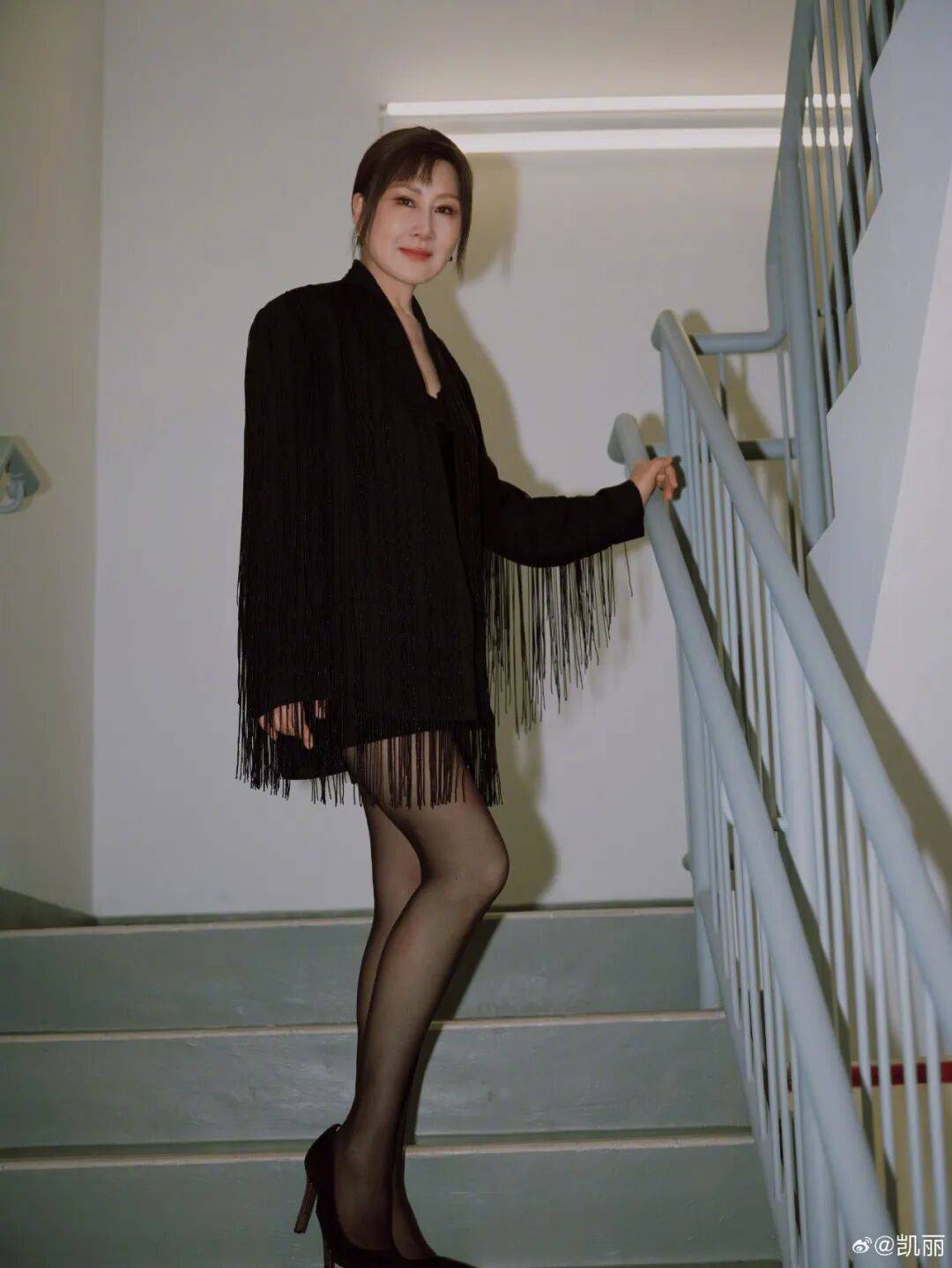 63岁女演员张凯丽晒照<strong></p>
<p>IPFS价格</strong>，黑丝袜配高跟鞋，曾表示：年龄阻挡不了追求美的脚步