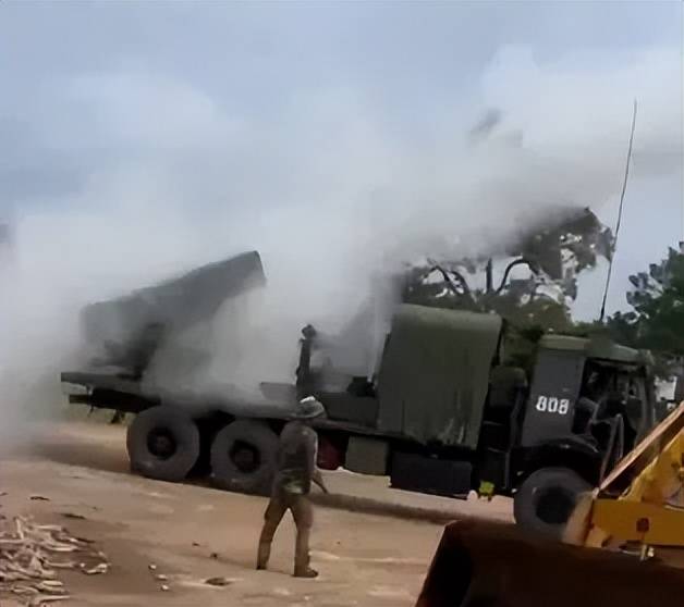 柬埔寨出动PHL-03型300毫米远火<strong></p>
<p>虚拟货币交易</strong>,3发火箭弹准确命中泰军据点?