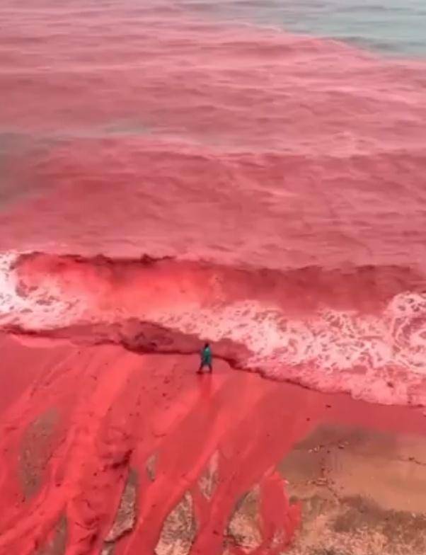 罕见！伊朗霍尔木兹岛遭遇强降雨<strong></p>
<p>虚拟货币平台</strong>，部分海域变成“血色海洋”