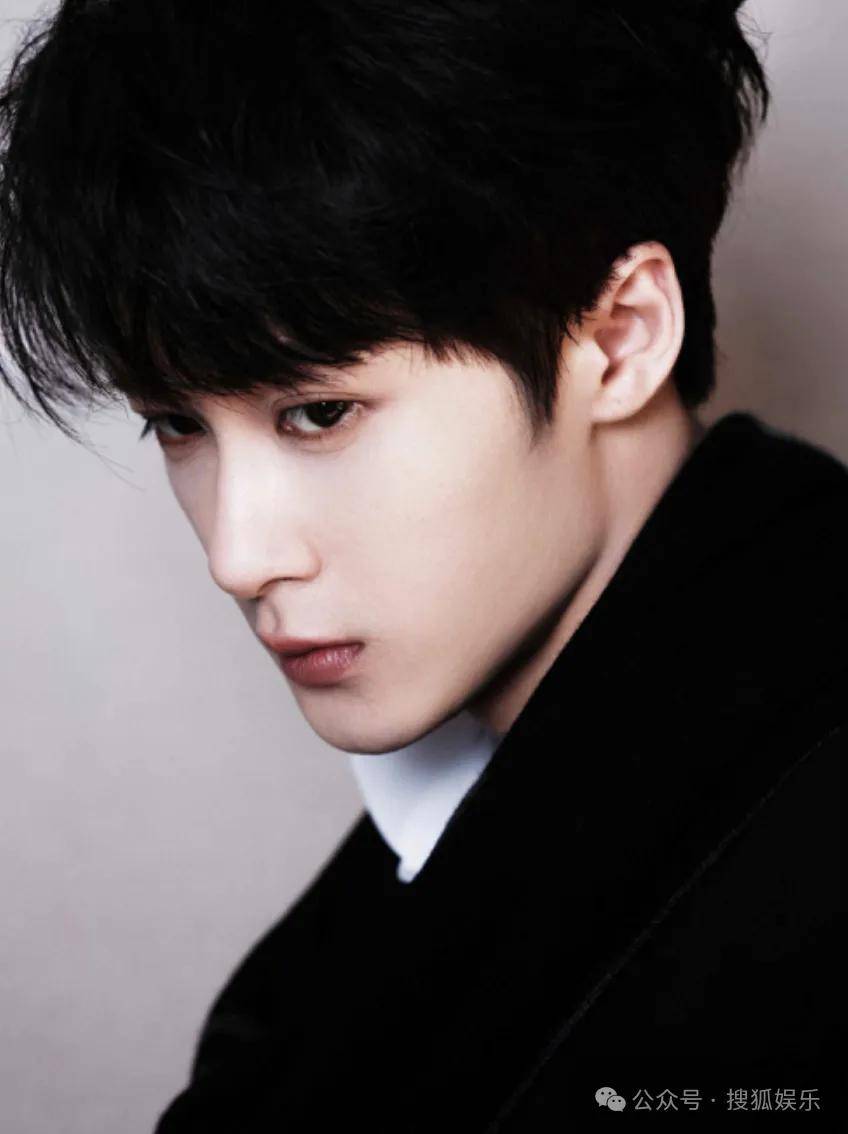 刚开年又曝一对相差15岁的恋情？他这一周两段绯闻真是连环暴击啊<strong></p>
<p>区块链虚拟货币</strong>！