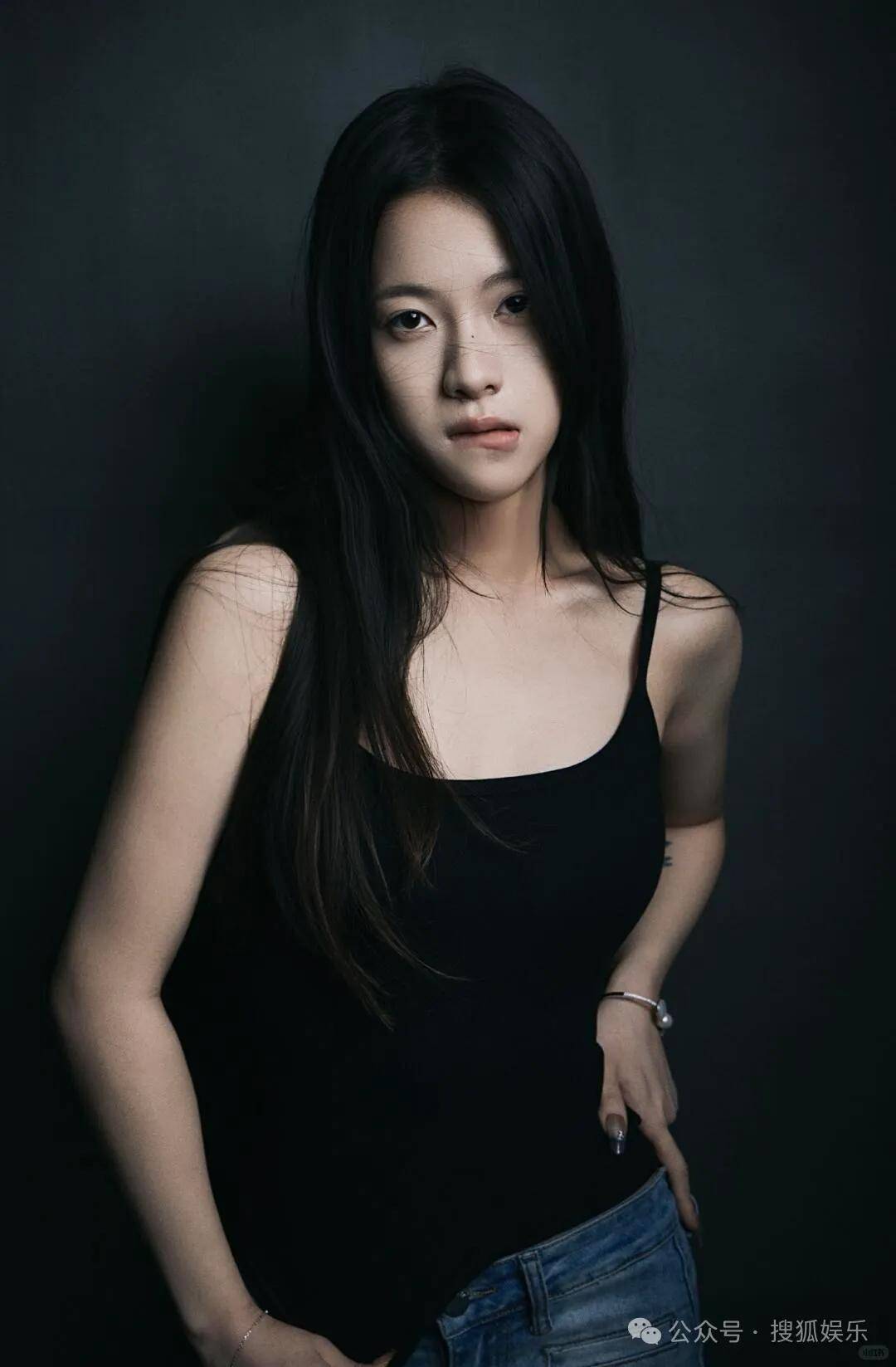 刚开年又曝一对相差15岁的恋情？他这一周两段绯闻真是连环暴击啊<strong></p>
<p>区块链虚拟货币</strong>！