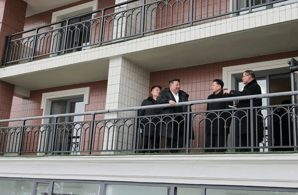 朝鲜“万套住宅”震撼亮相<strong></p>
<p>虚拟货币挖矿</strong>，金正恩莅临现场指导感叹：潮流之作