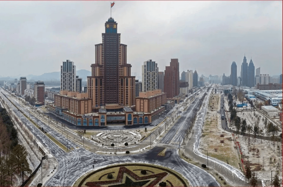 朝鲜“万套住宅”震撼亮相<strong></p>
<p>虚拟货币挖矿</strong>，金正恩莅临现场指导感叹：潮流之作