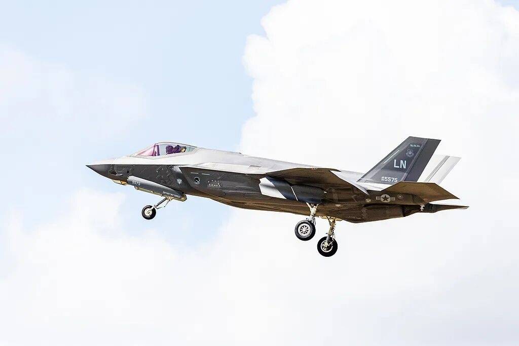 美军最大航母“福特”号停靠希腊<strong></p>
<p>虚拟货币区块</strong>，650个厕所坏了近9成，舰员上厕所排队要四五十分钟