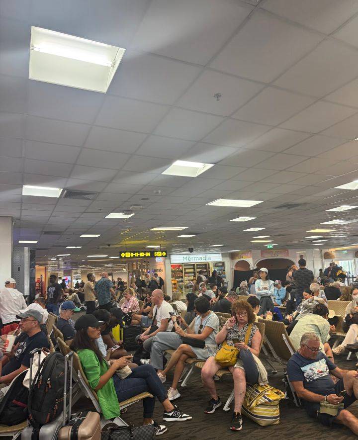 突发!印客机在泰国普吉硬着陆后前轮脱落<strong></p>
<p>虚拟货币网站</strong>,跑道受损机场临时关闭,多趟航班延误或取消,普吉领办:已与机场沟通,妥善安排滞留中国旅客