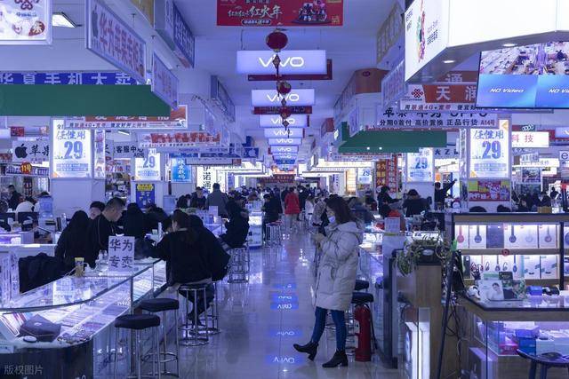 “直接崩了”<strong></p>
<p>虚拟货币矿机</strong>，价格断崖式下跌！商户：销量跌了60%都不止