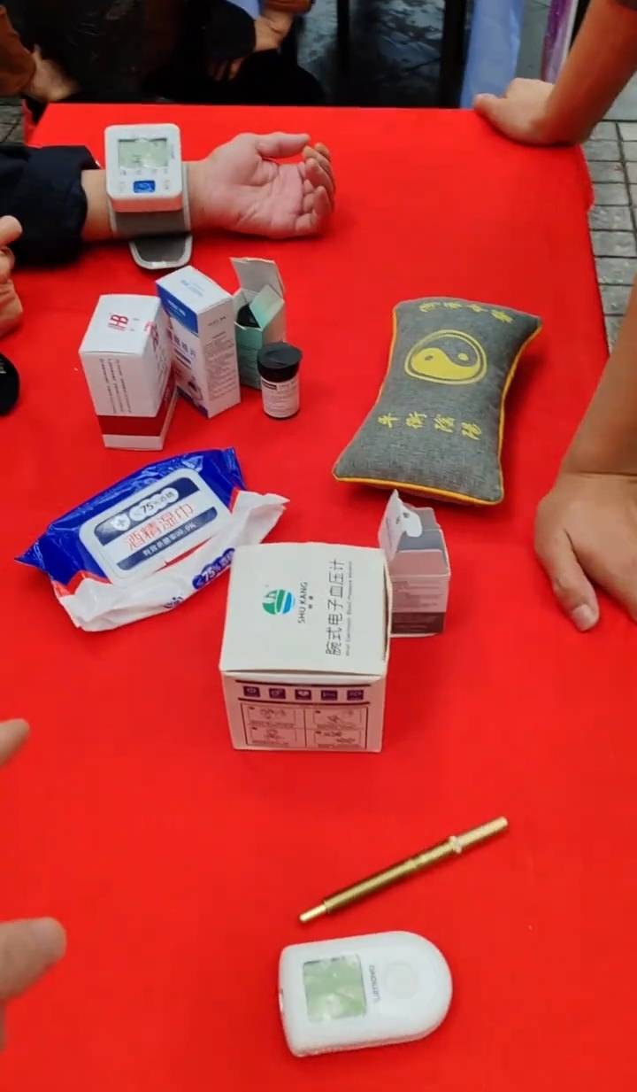 杭州一诊所用一个针头给15人采血<strong></p>
<p>平台虚拟货币</strong>，居民担心传染疾病，诊所负责人：已开除涉事员工，并带采血居民体检打疫苗